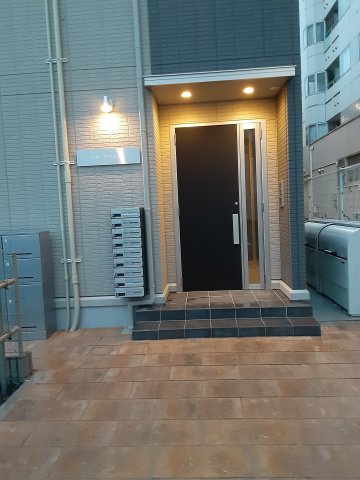 23/30 エントランス