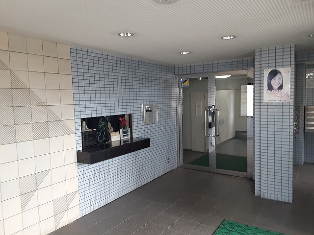 21/27 エントランス