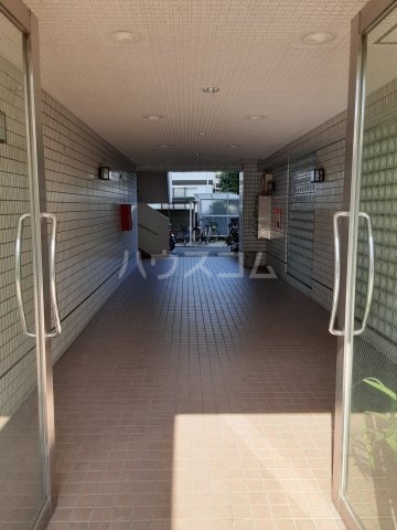 26/30 エントランス