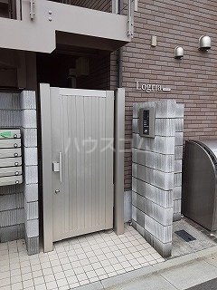 28/30 エントランス