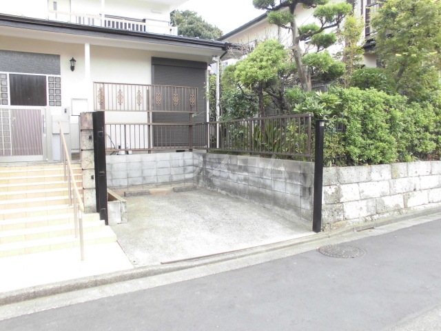 17/23 駐車場