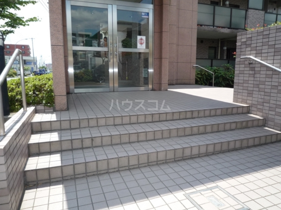 13/22 エントランス