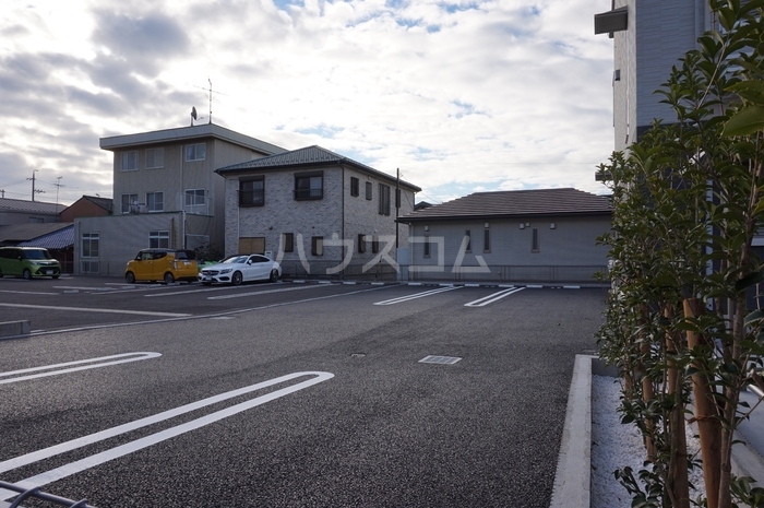 17/25 駐車場