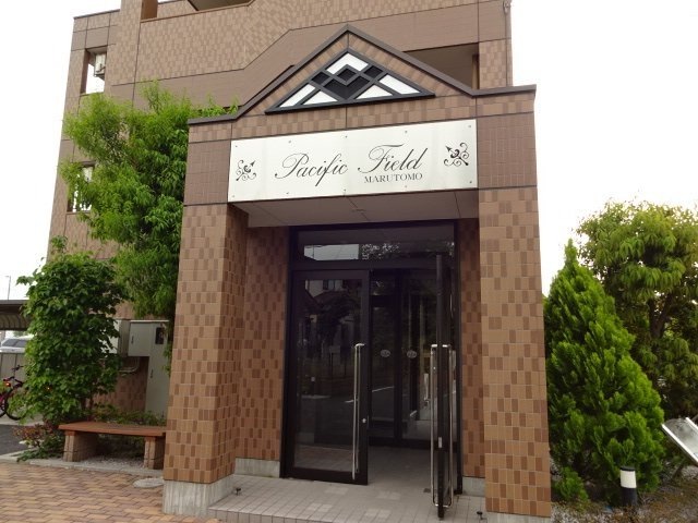 24/30 エントランス