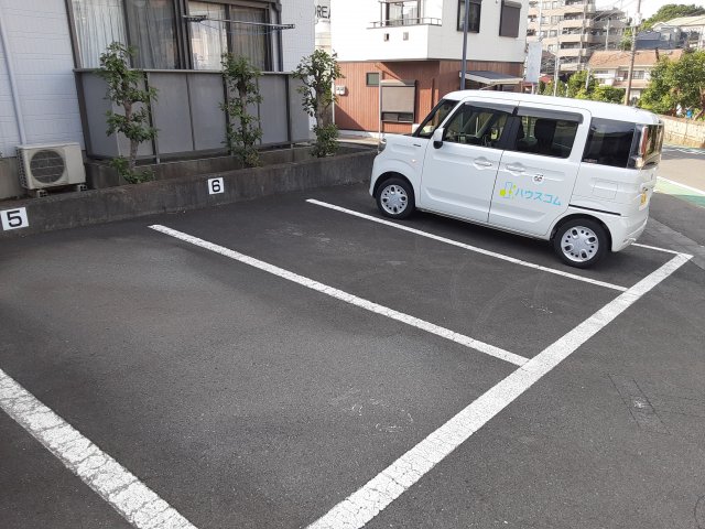 23/30 駐車場
