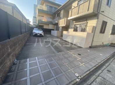 13/18 駐車場
