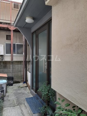 27/30 エントランス