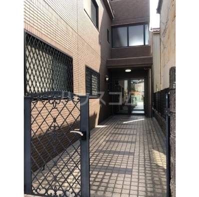 17/26 エントランス