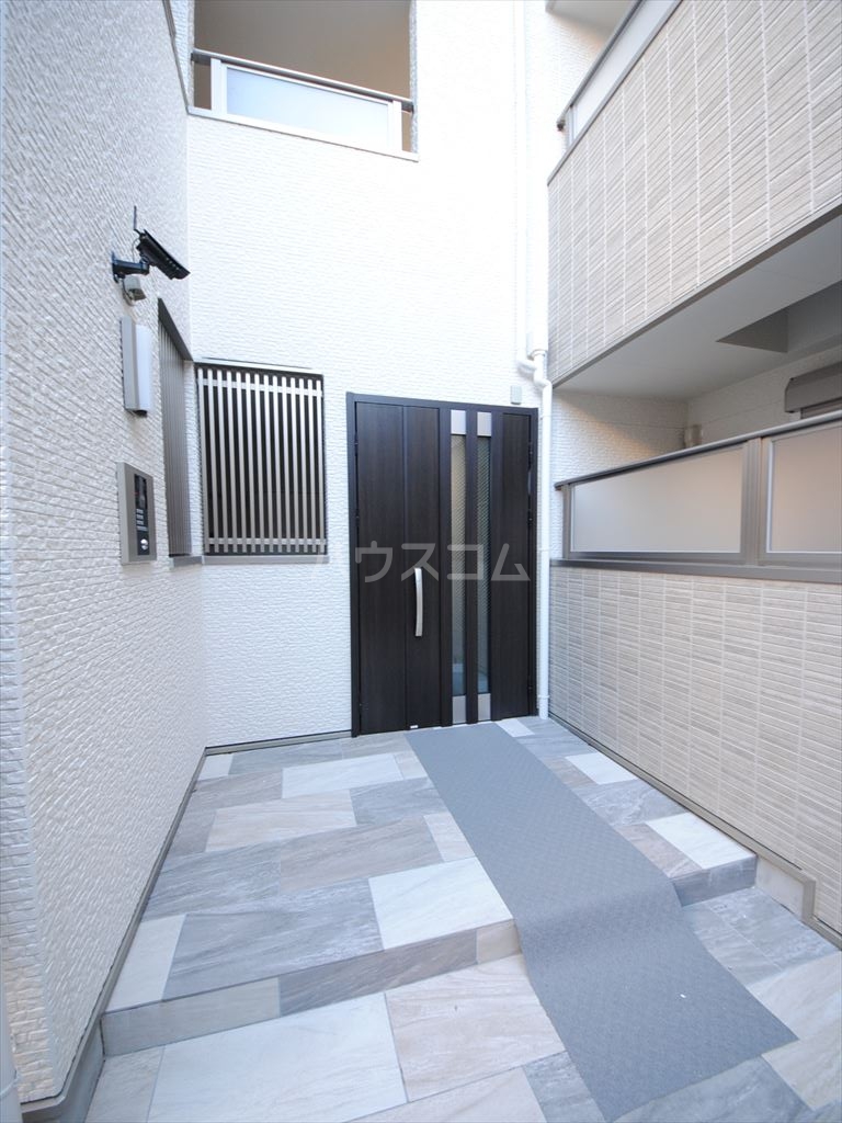 24/30 エントランス