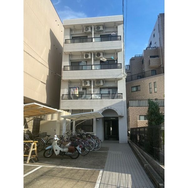 14/22 エントランス