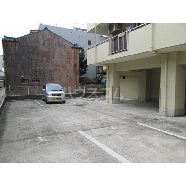 18/22 駐車場