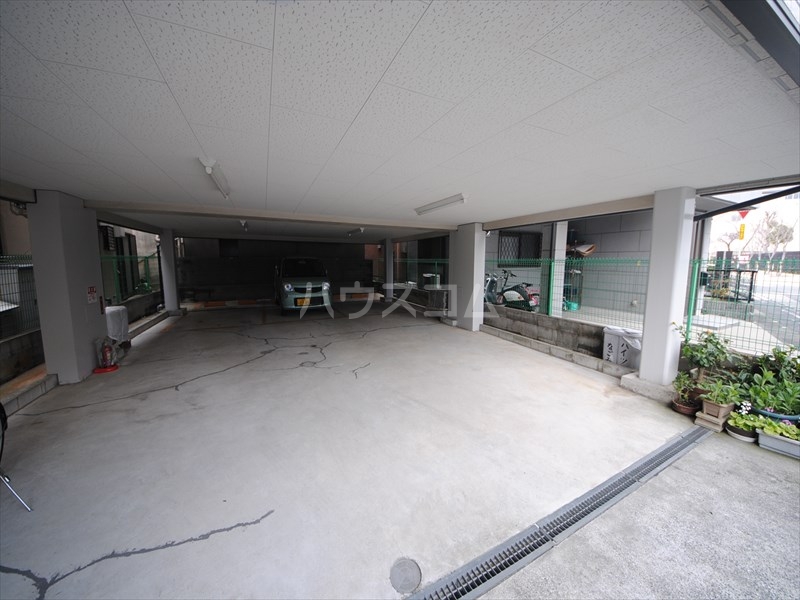 28/30 駐車場
