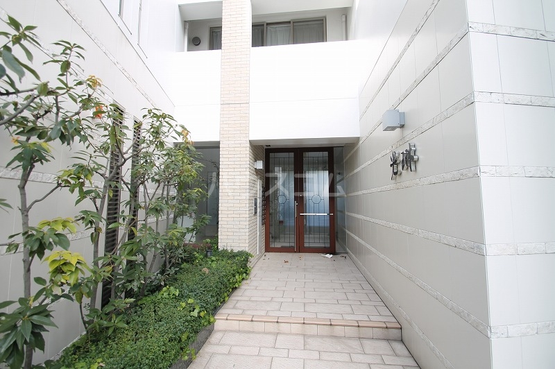 26/30 エントランス