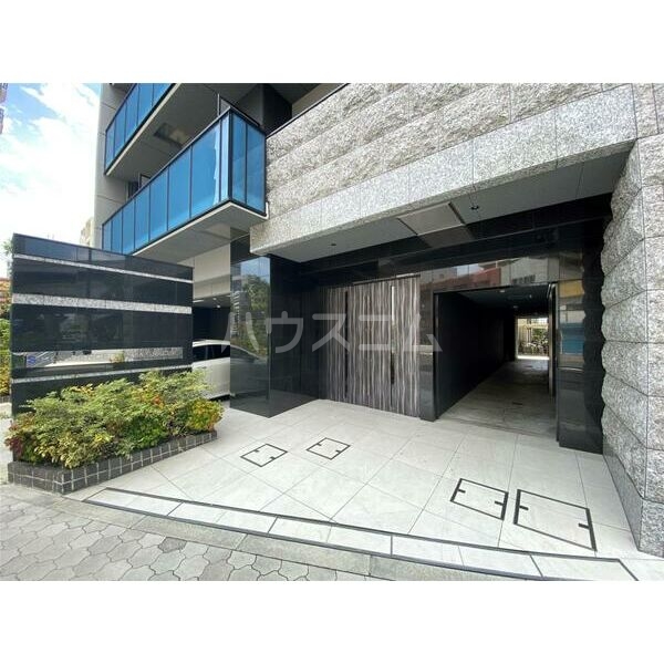 18/28 エントランス