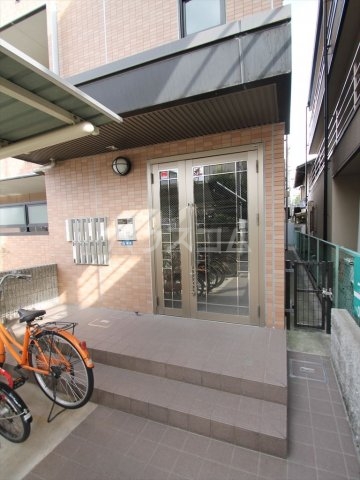 24/30 エントランス