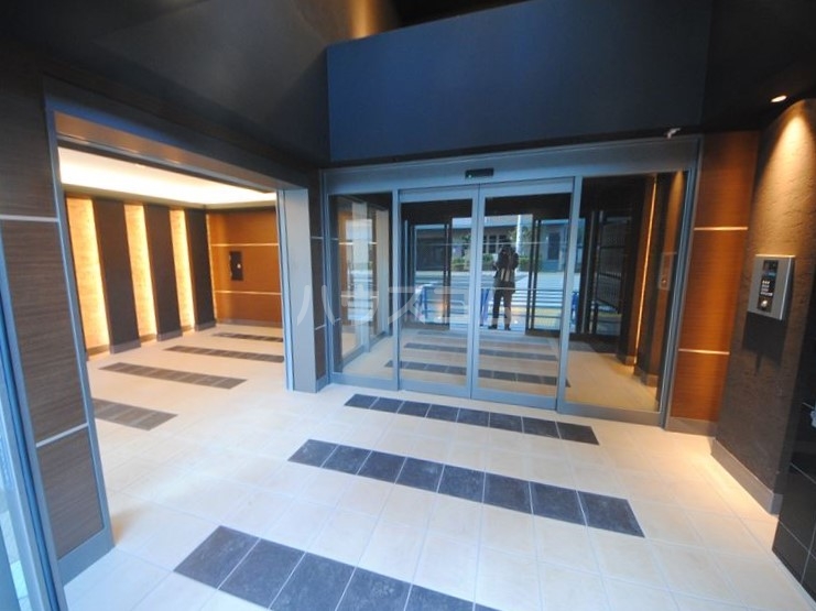 24/30 エントランス