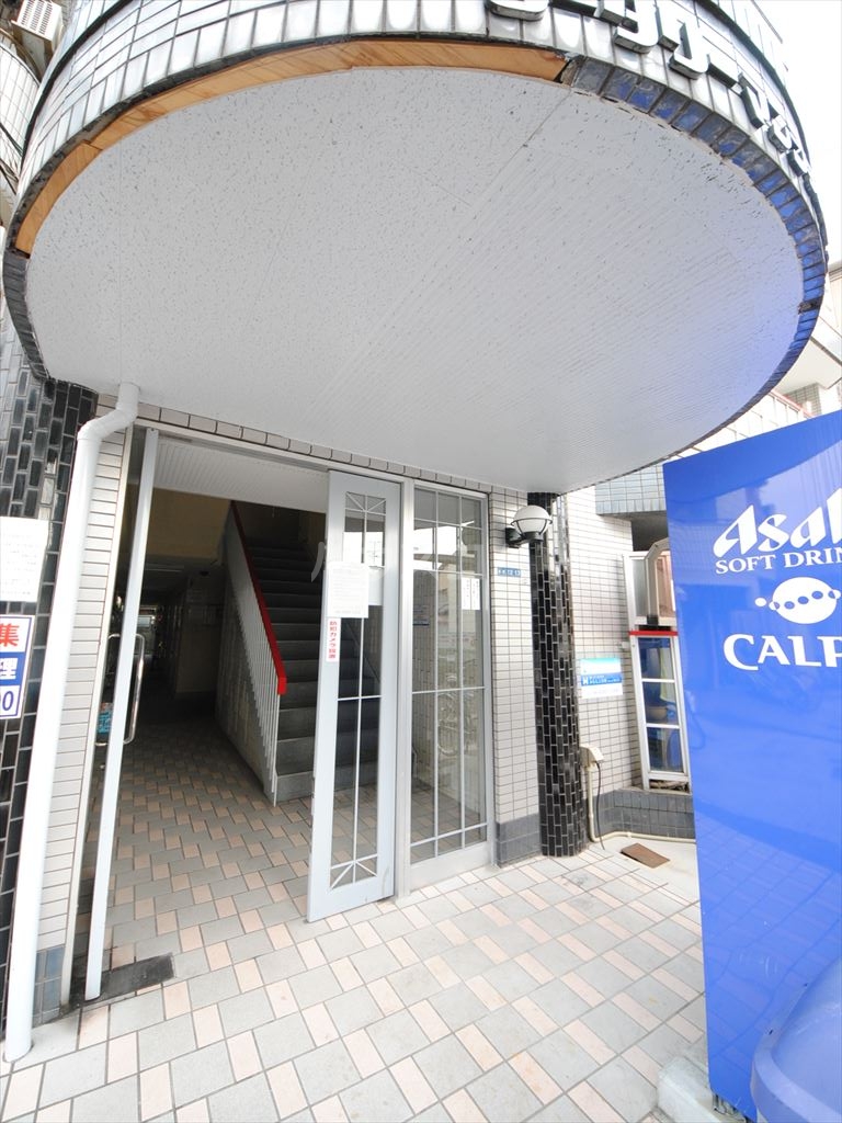 23/30 エントランス