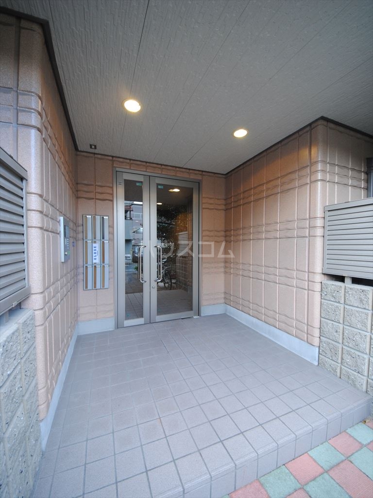 20/29 エントランス