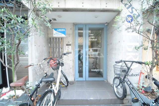 19/23 エントランス