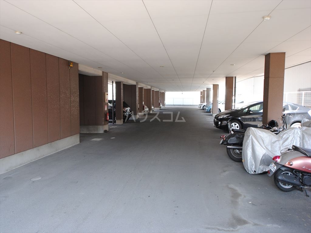 2/5 駐車場