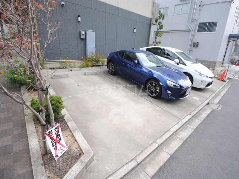 23/30 駐車場