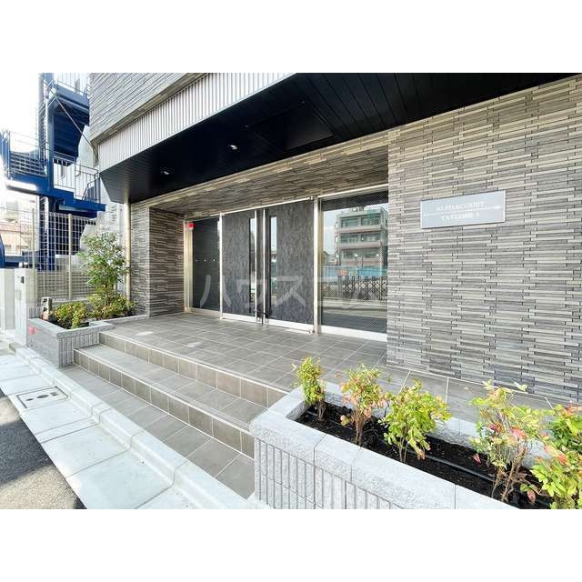 16/18 エントランス