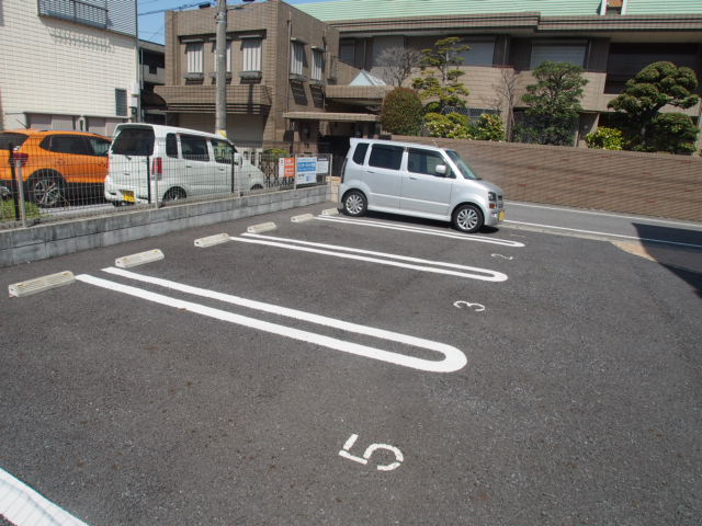 23/30 駐車場