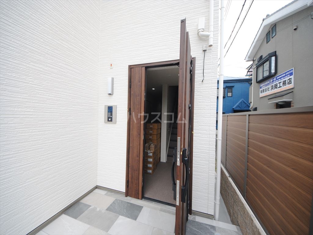 28/30 エントランス