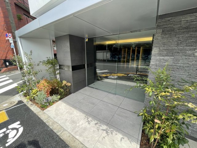 21/30 エントランス