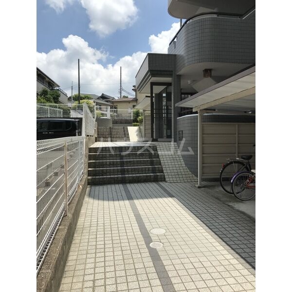 19/25 エントランス