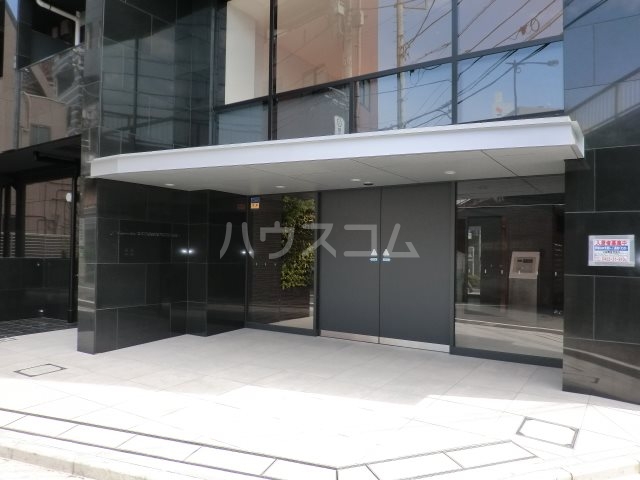 18/23 エントランス