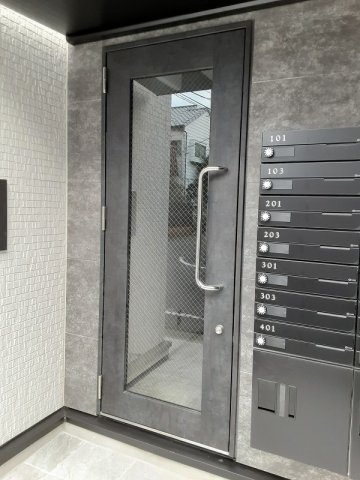 27/30 エントランス