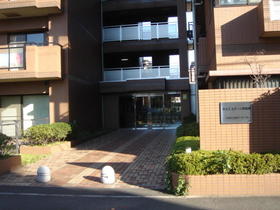 27/30 エントランス