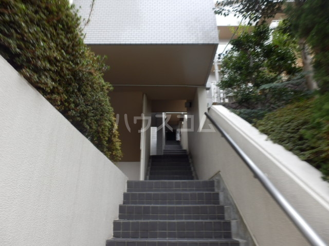 22/28 エントランス