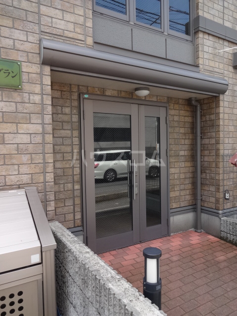 15/23 エントランス