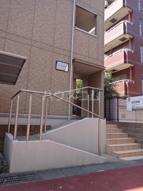 22/30 エントランス