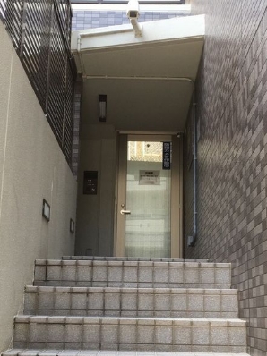 18/26 エントランス