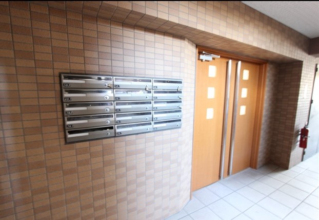 27/28 エントランス