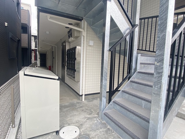 18/19 エントランス