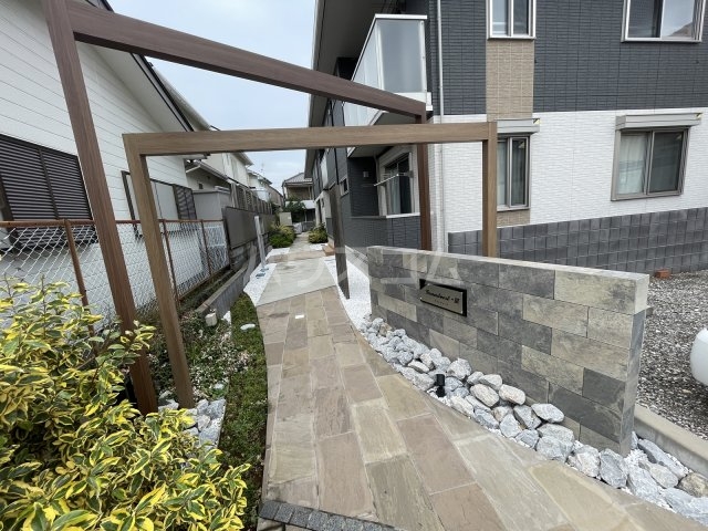 28/30 エントランス