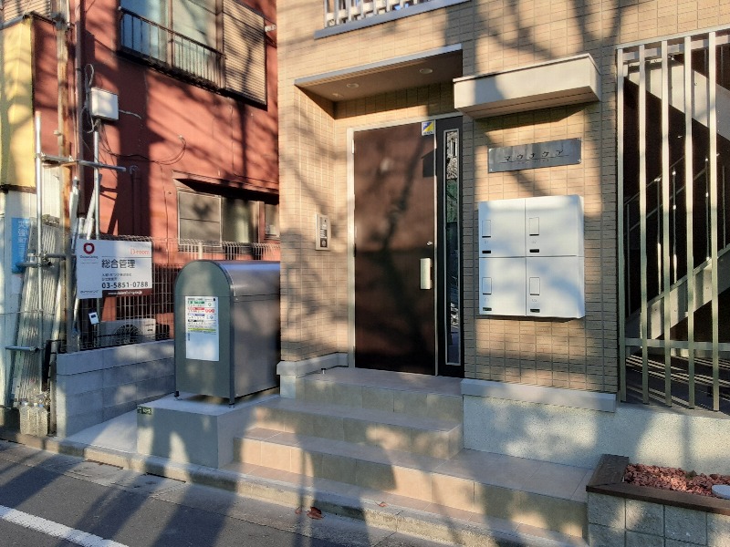 22/26 エントランス