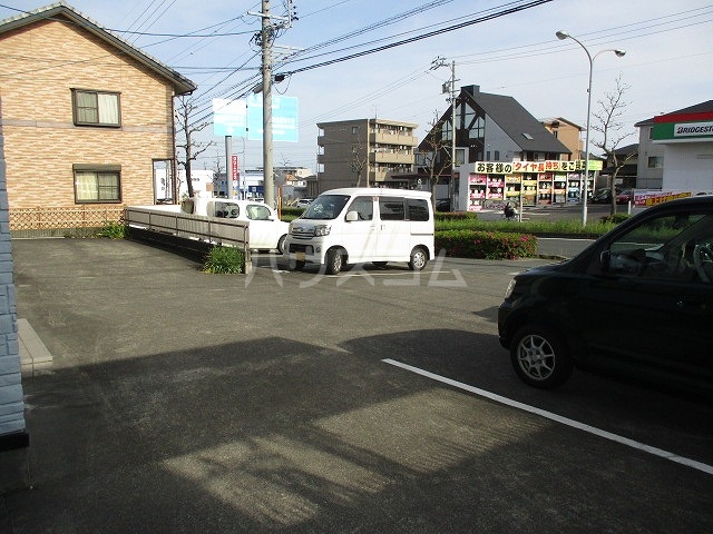 20/28 駐車場