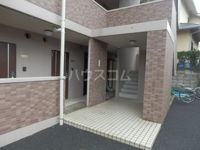 25/30 エントランス