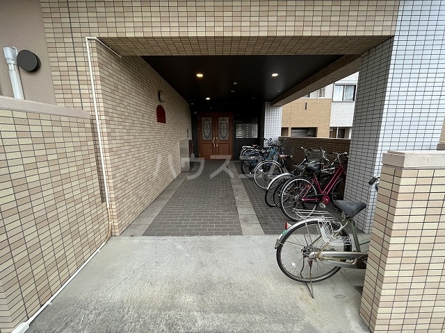 21/30 エントランス