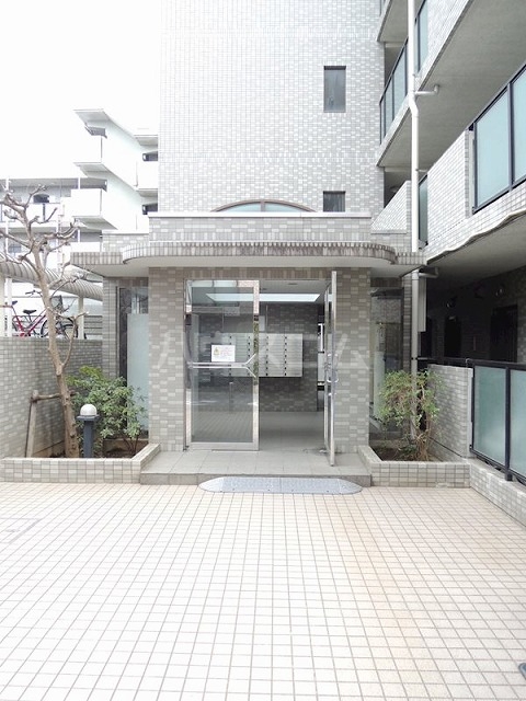 24/30 エントランス