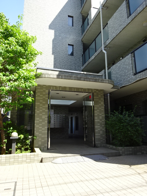 21/30 エントランス