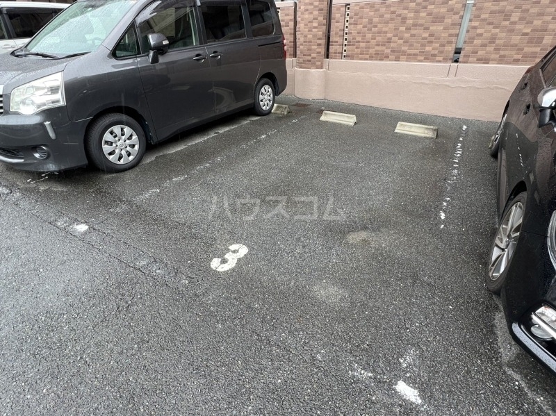 27/30 駐車場