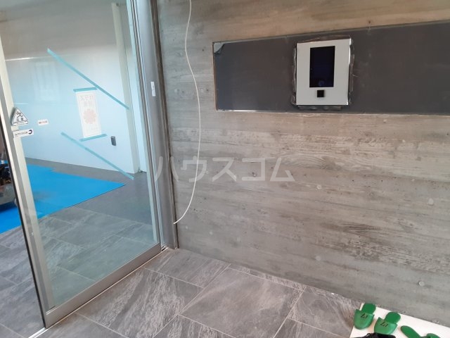 24/30 エントランス