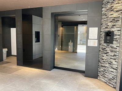 23/30 エントランス