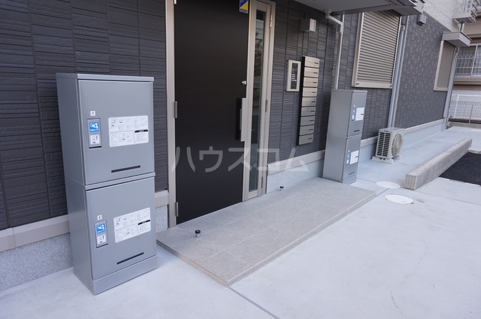 18/27 エントランス